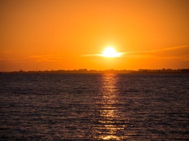 Sunset Bulvarında Haringvliet halicinin Güney Hollanda, Hollanda