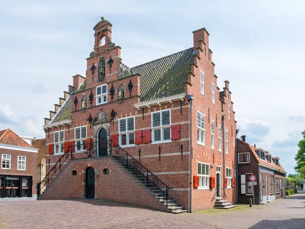Első homlokzat a régi városháza, Oud-Beijerland, Hollandia — Stock Fotó