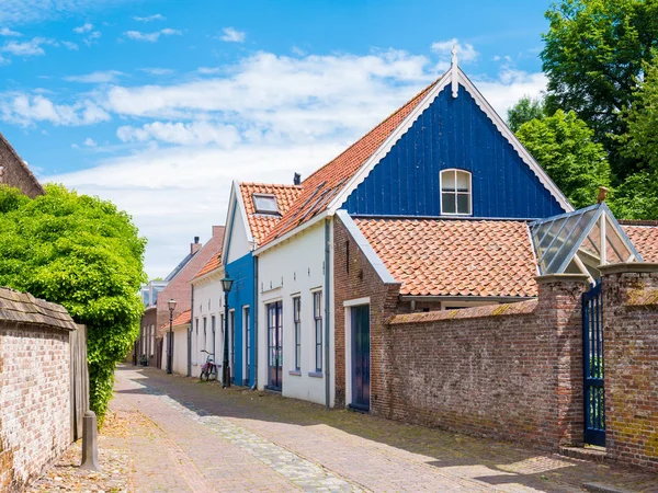 Escena callejera en el casco antiguo de Wijk bij Duurstede, Países Bajos — Foto de Stock