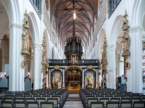 Szűzanya templom belseje, Onze-Lieve-Vrouwekerk, Bruges, Belgium — Stock Fotó