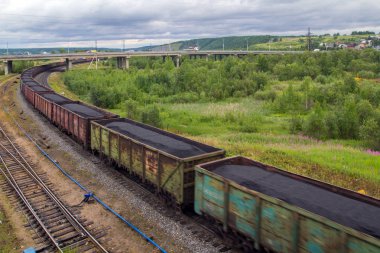 Kömür ile demiryolu tren yolu izlediği