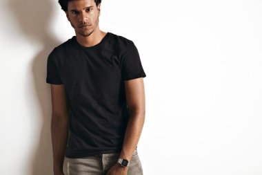 Çekici seksi Afrikalı Amerikalı adam