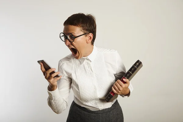 Teacher shouts into her phone — Stock fotografie