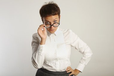 Sıkı öğretmen gözlük arıyorum