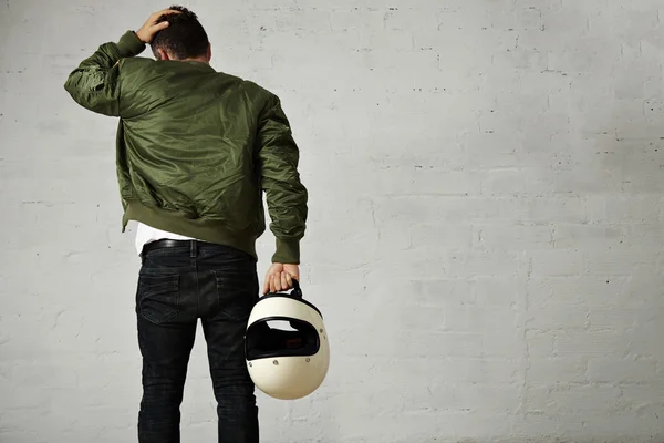 Motorcyclist holding his white helmet — ストック写真