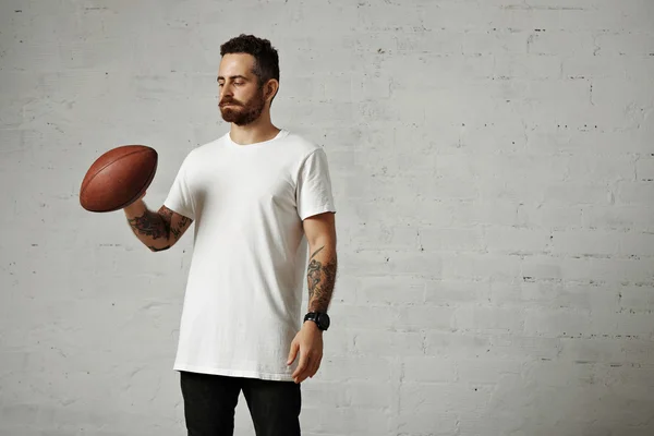 Athletic tattooed hipster with rugby ball — Stock fotografie