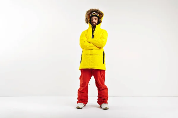 Snowboard gösteren parlak anorak ceket — Stok fotoğraf