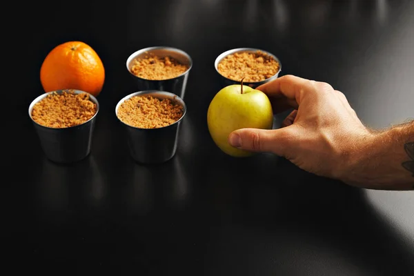 Apple crumble dessert with fruit — Stock Photo, Image