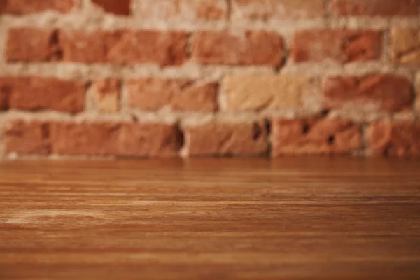 Texture of wooden table and brick wall — Stock Photo, Image