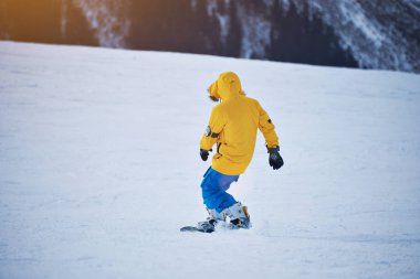 Dağlarda Kayak Snowboard