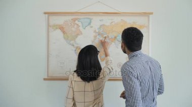 Ev seyahat dünya haritası üzerinde planlama