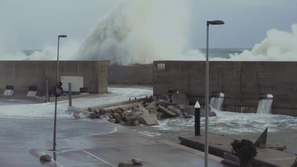 Fuerte tormenta en la orilla del mar — Vídeo de stock