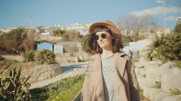 Attractive girl walks near shore line in small mediterranean town — Stock Video