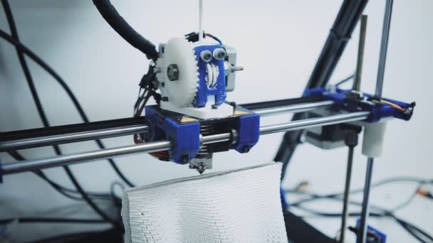 3d printer aan het werk — Stockvideo