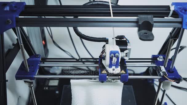 3d printer aan het werk — Stockvideo