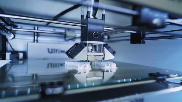 Impressora 3D no trabalho — Vídeo de Stock