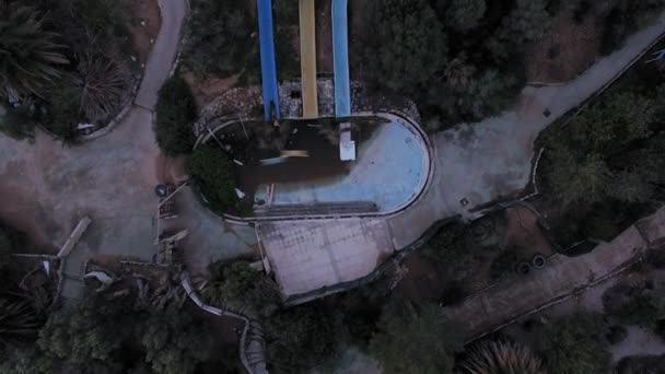 Parque aquático abandonado do divertimento — Vídeo de Stock