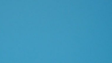 Uçak iniş ve havaalanında kapalı alır