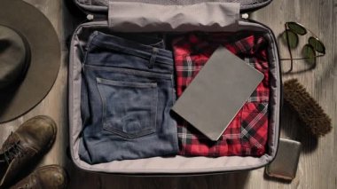 Macera seyahat önce ambalaj bavul
