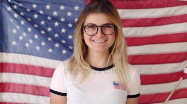 Amerika'nın bir bayrak genç hipster dalgalar