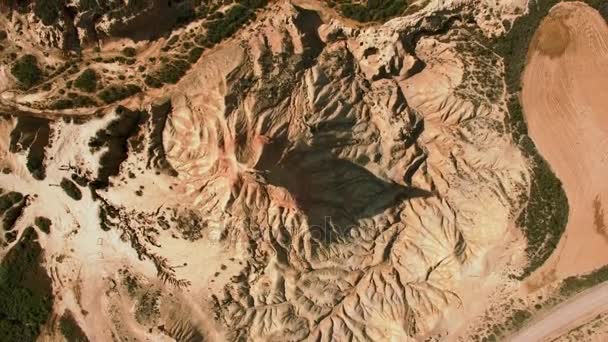 Letecký snímek pouštní hory — Stock video