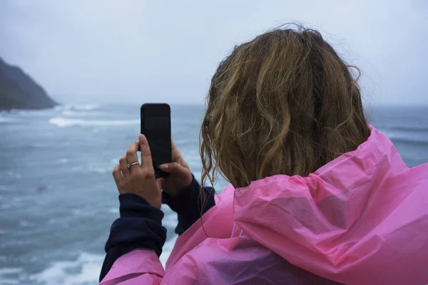 Ragazza e oceano — Foto Stock