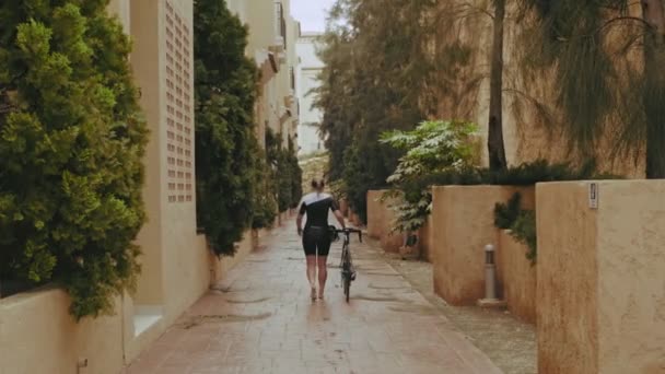 Tired young cyclist woman — Stock Video