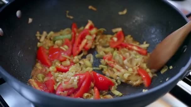 Process of preparing sauce with sauted vegetables — Stock Video