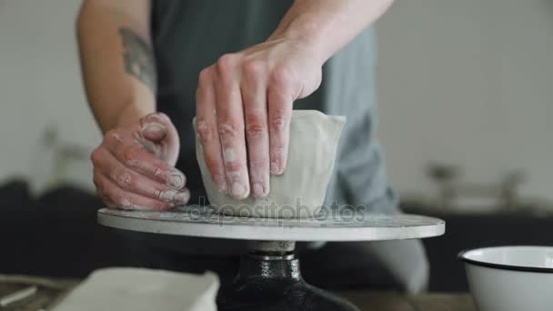 Hands and fingers work on ceramic — Stock Video