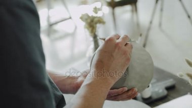 Sanatçı taze el pot yapımı Süsle