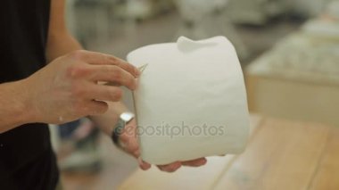 Adam ile yedeklenmiş seramik tencere İnşaat