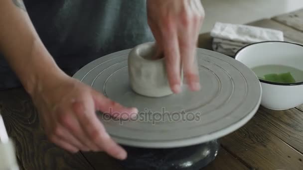 Mans hands making ceramic pot — Stock Video