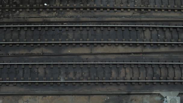 Vista superior de los trenes que pasan — Vídeos de Stock