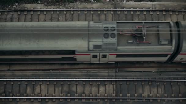 Üstten Görünüm yavaş hareket trenlerde — Stok video