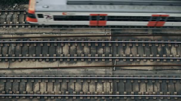 Вид зверху на проходження поїздів — стокове відео
