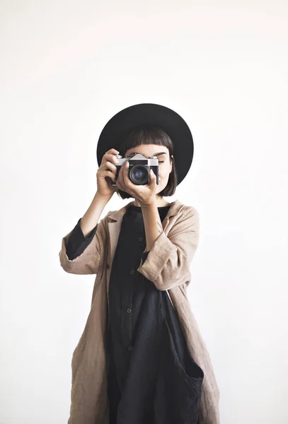 Brunette young woman — Stock Photo, Image