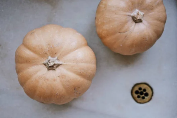 Abóboras de laranja cruas — Fotografia de Stock