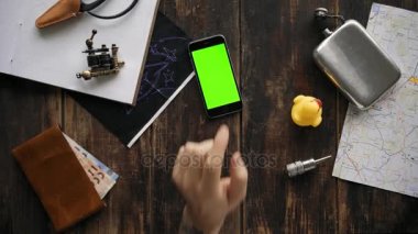 Elleri kullanmak telefon ile farklılık chroma anahtar ekranlar - kırmızı, mavi, yeşil