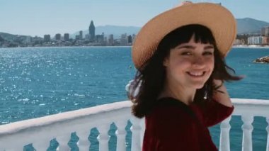 Heyecanlı esmer macera tatilleri