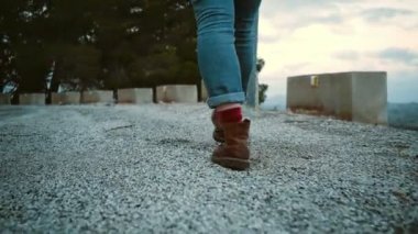 Sarışın kız dağlarında seyahat