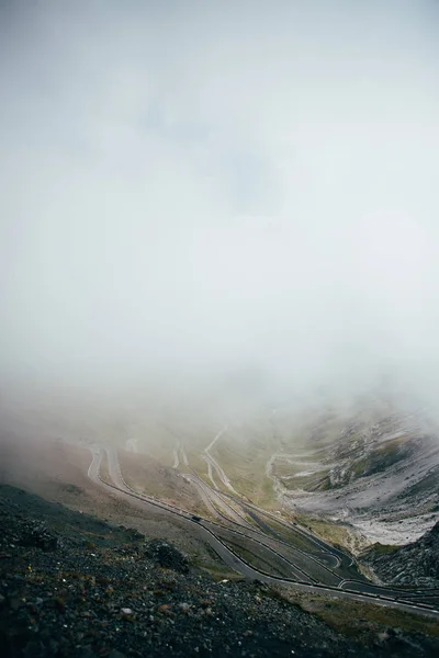 View on passo di stelvio in clouds — Stock Photo, Image