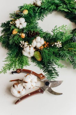 Pamuk ile Noel çelenk