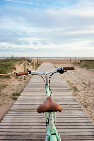 Ensam vackra mynta cykel — Stockfoto