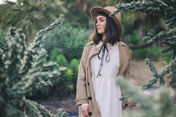 Amish kız yürüyor