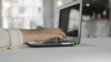 Ofiste çalışan ya da uzay coworking