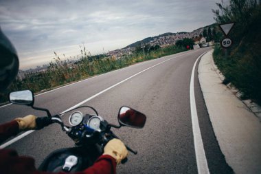 Motosiklet sürücüsü silah 