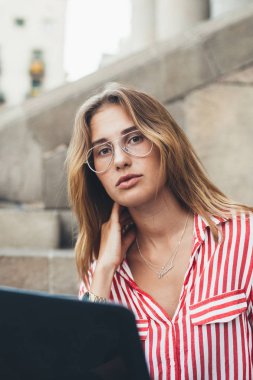 sarışın öğrenci