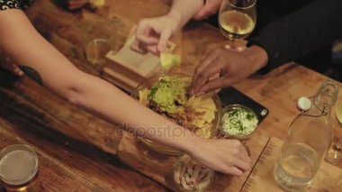 İnsan etkileşimleri akşam çubuk