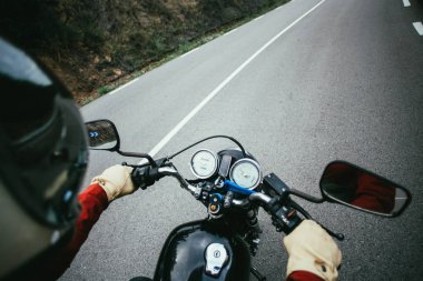 Motosiklet sürücüsü silah 