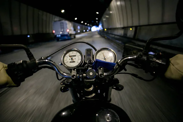 バイク ドライバーの腕 — ストック写真